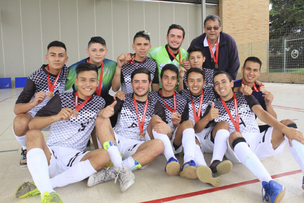 El equipo masculino de fútbol sala alcanzó el bronce en la competencia