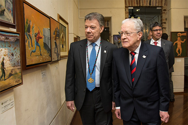 Visita del presidente Santos a la exposición, La violencia: denuncia como contribución a la paz. 