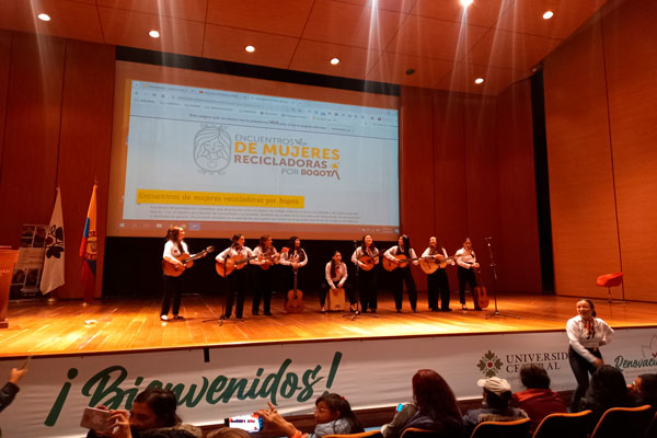 IV Encuentro de Mujeres Recicladoras en el Teatro de Bogotá