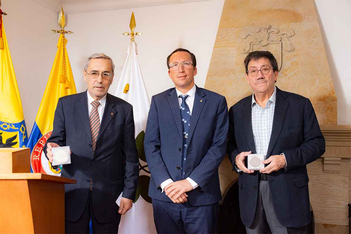 El Dr. Jaime Arias, el Dr. Otto Federico von Feigenblatt y el Dr. Rafael Santos Calderón