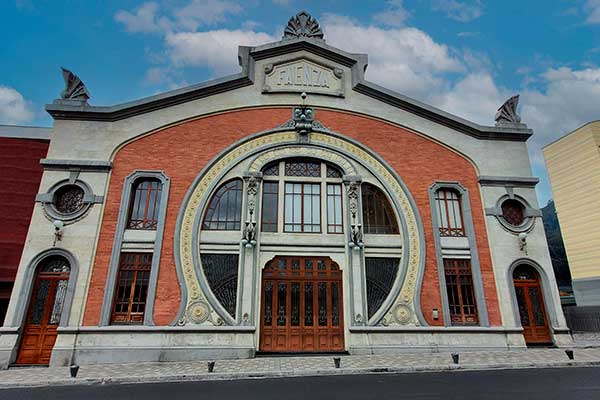 La U. Central celebra los 100 años del Faenza-Teatro de la Paz