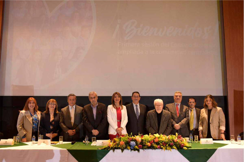 La Dra. Paula López se posesiona como nueva rectora de la U. Central