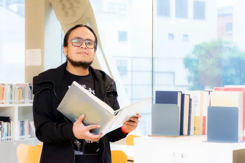 Profesor de la UCentral recibió premio de poesía en Puerto Rico