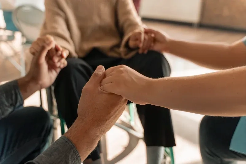 Necesitamos hablar sobre el suicidio