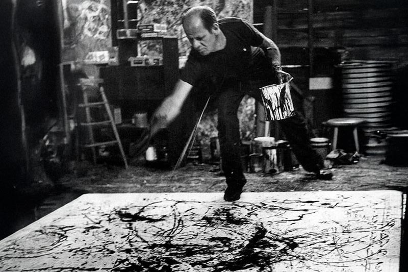 Pollock fotografiado por Hans Namuth (1949)