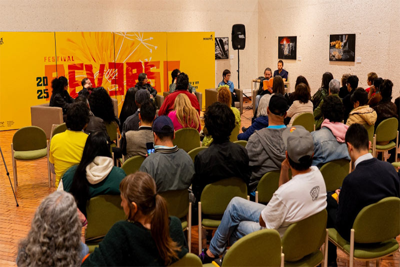 Unicentralistas fueron premiadas por el festival de poesía Reverso