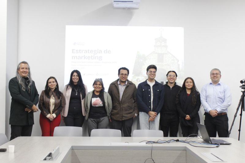 Estudiantes impulsan la visibilidad digital de emprendimiento cultural