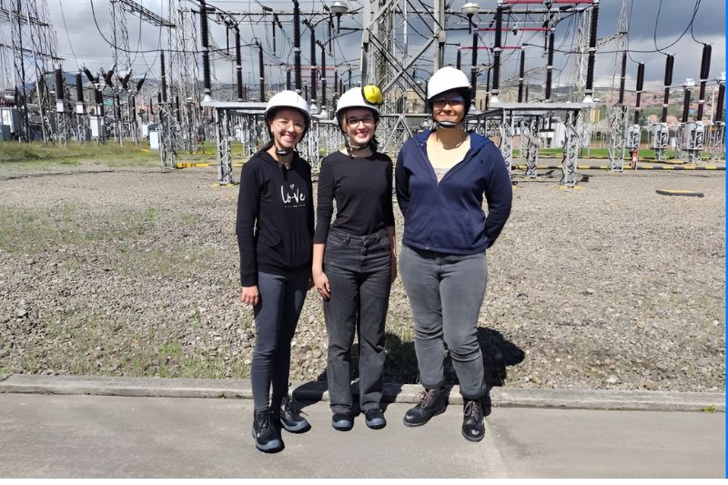 “Sé que un día de clase fue bueno cuando los estudiantes te rodean para seguir preguntando, curioseando, indagando en los temas vistos”. - Fabián Hernández, profesor del programa de Cine.