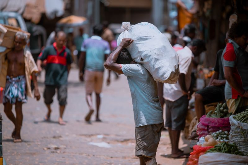 ¿Es difícil salir de la pobreza en Colombia?: causas que lo impiden