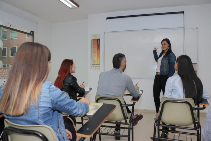 Hacia la equidad: ¿cómo aumentar la participación femenina profesoral?