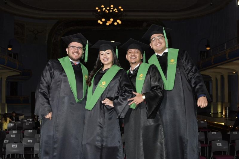 87,1 % de egresados unicentralistas consigue empleo al año de graduarse