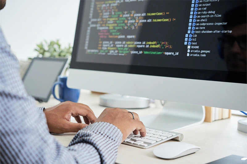 ¿Cómo la ingeniería de software transforma los negocios?