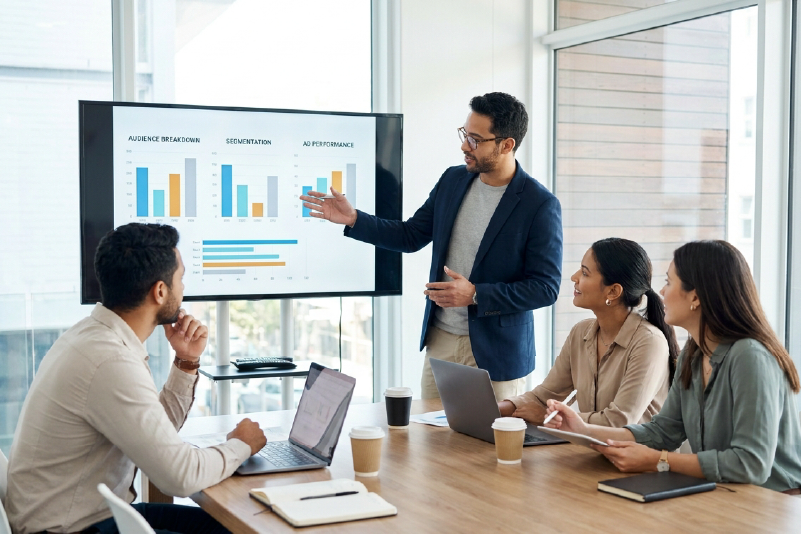 Lidera la comunicación digital con innovación, creatividad e inteligencia artificial.