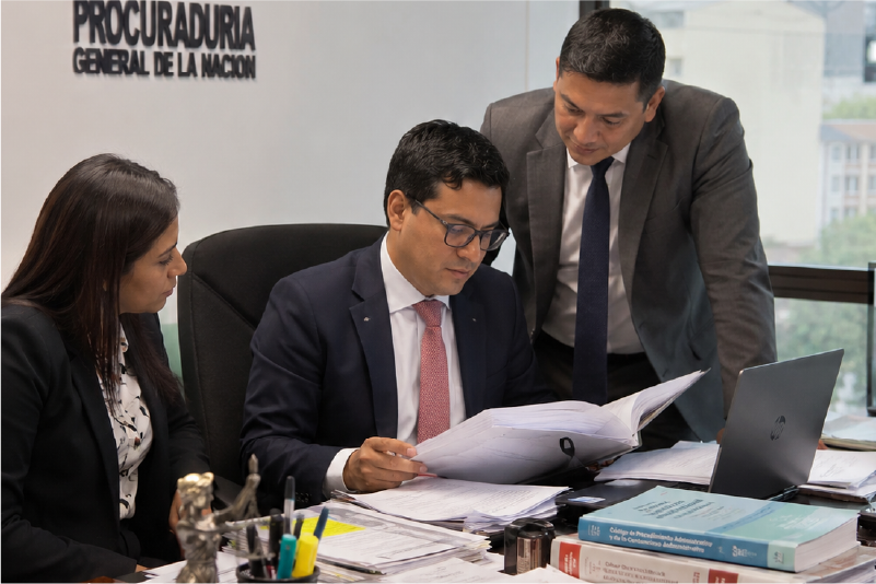 Decisiones jurídicas con impacto público.