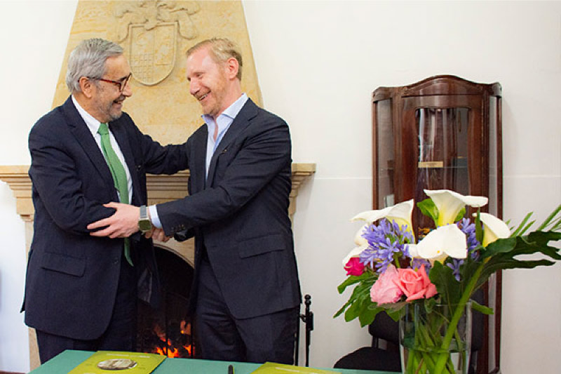 El Dr. Jaime Arias y el Dr. Sergio Abramovich sellaron la alianza.