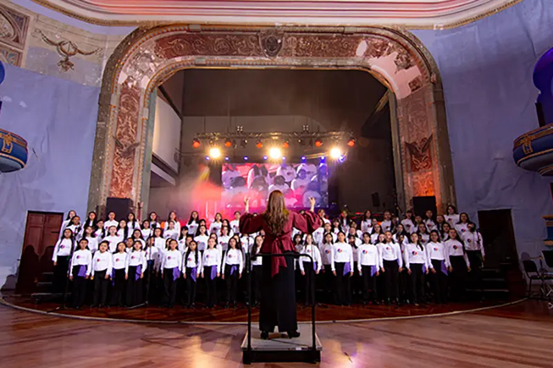 Coro Filarmónico Infantil, durante la celebración de los 100 años del Faenza-Teatro de la Paz.