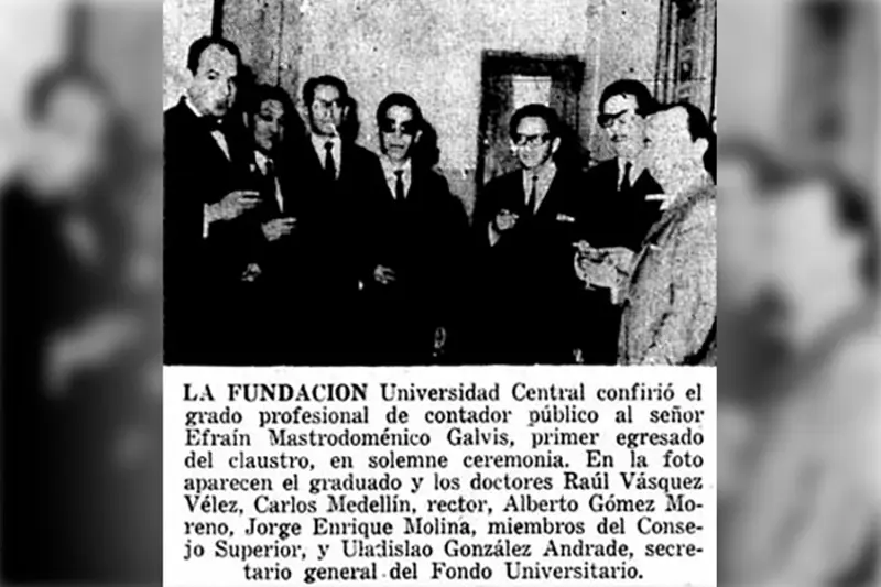 Ceremonía de grado de Efraín Mastrodoménico Galvis, el primer egresado centralista.