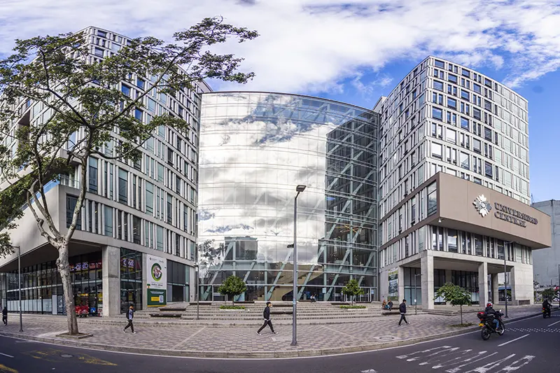 Estudia con nosotros