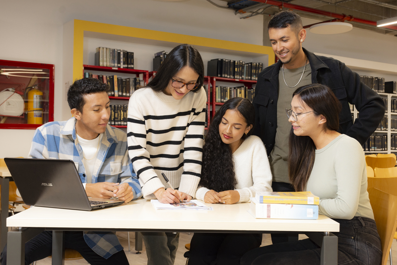 Estudiantes en la CRAI