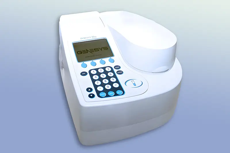 Espectrofotometría UV-visible (Thermo Scientific Genesys 10S UV-vis)