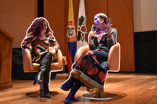 Nina Alejandra Cabra, decana de la Facultad de Ciencias Sociales, Humanidades y Arte, en diálogo con la cantautora colombiana.