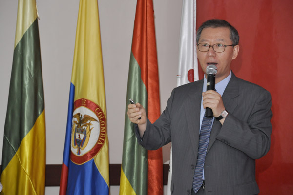El embajador Choo Jong Youn en la Universidad Central, e
