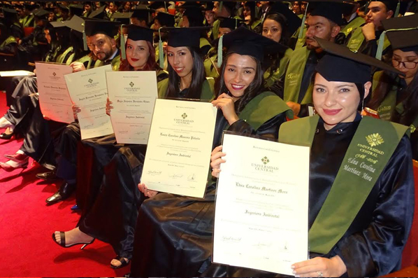 La UC celebra la graduación de 437 nuevos profesionales