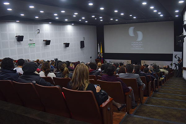 Actores, productores, directores, gestores culturales, docentes y amantes del cine asistieron para celebrar el aniversario de la FPFC y de la UC, en uno de los primeros teatros de Bogotá.