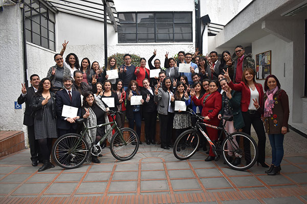 Representantes de las dependecias ganadoras del Concurso Oficina UC Verde