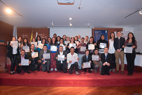 Recicladroes de Bogotá fueron certificados por parte de la U. Central y la empresa Gerdau Diaco.