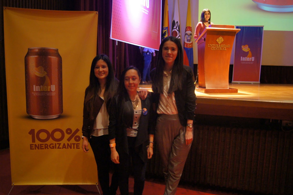 Laura Milena Rozo, Laura Juliana Rodríguez y Laura Vanessa Parada, representantes de la UC en el Encuentro Universitario de Publicacidad y Mercadeo InterU.