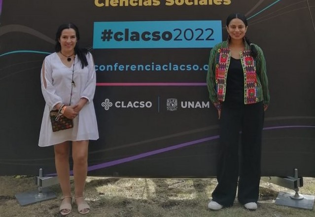Diana Oliveros y Mónica Echeverría en la Conferencia de Clacso, en México