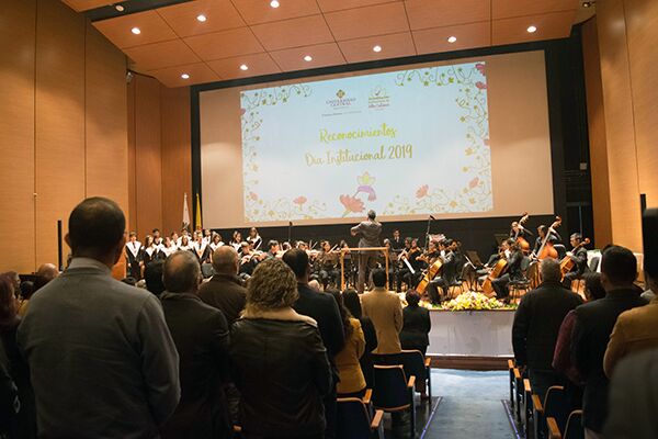 Intervención musical de la Orquesta Sinfónica y el Coro de la Universidad Central