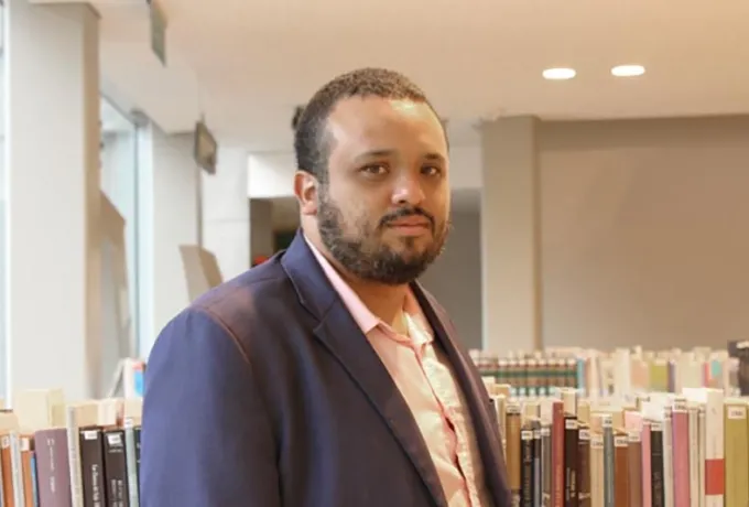 Profesor unicentralista ganó concurso de Nuevas Voces Literarias