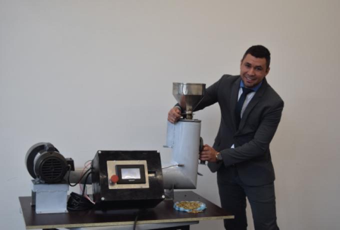 Centralista crea máquina de café que impactará a campesinos