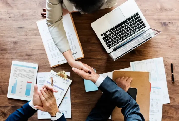 ¿Ingeniería Industrial o Administración de Empresas?
