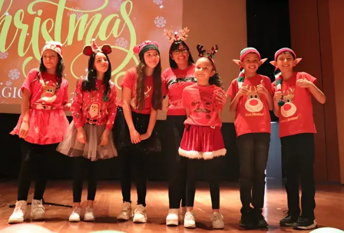 Programa de inglés para niños cerró el 2023 con música y baile
