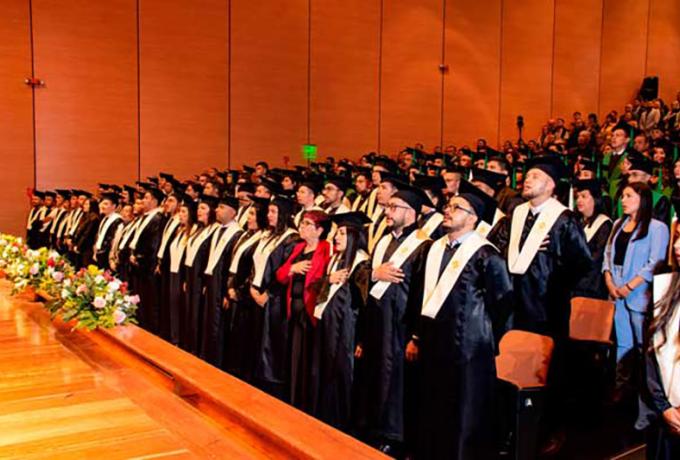 Celebramos la graduación de 768 profesionales centralistas