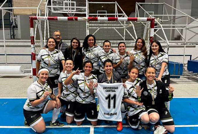 Egresadas conquistan nuevo título en torneo de microfútbol