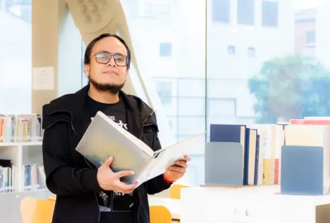 Profesor de la UCentral recibió premio de poesía en Puerto Rico