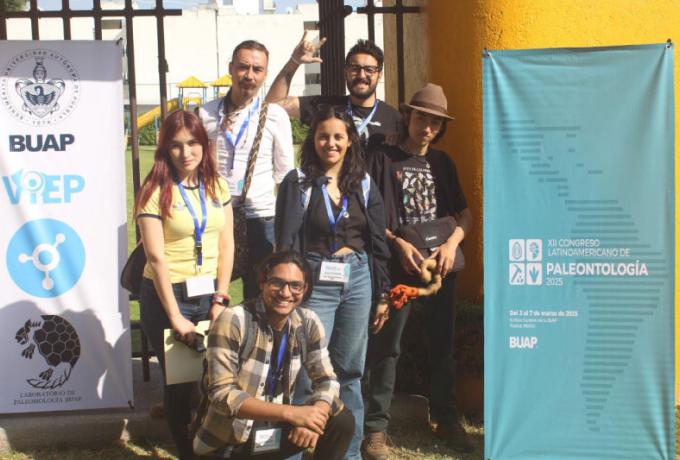Unicentralista presentó ponencia en Congreso de Paleontología en México